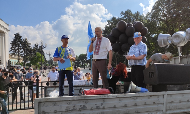 ЧАС ПЛИНЕ, А ПРОБЛЕМИ ЗАЛИШАЮТЬСЯ. Відеозапис виступу представника ФПУ в парламенті Сергія Рудика на Всеукраїнській акції протесту профспілок три роки тому