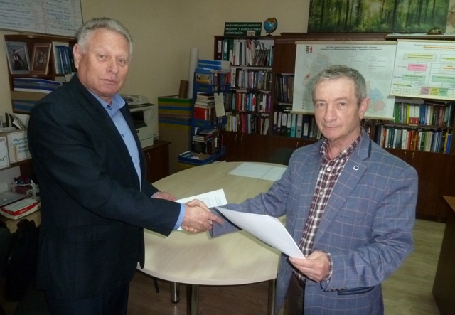 Підписано Угоду про партнерство та співробітництво між Закарпатським регіональним відділенням Асоціації міст України і облпрофрадою