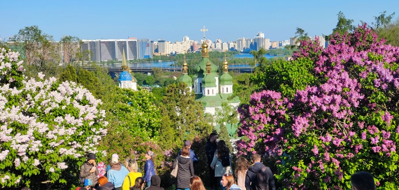 ФОТОРЕПОРТАЖ. Київ у вирі квітів та краси