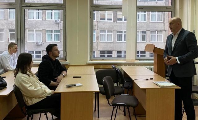 Про діяльність управління інспекційної діяльності у Закарпатті студентам економічного факультету УЖНУ розповіли соціальні партнери профспілок