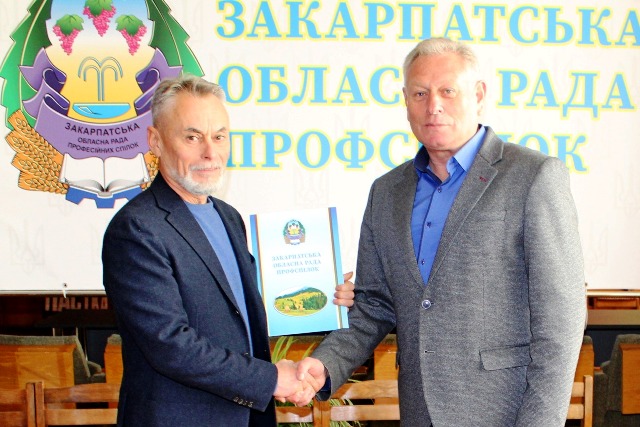 НАГОРОДУ ЗАКАРПАТСЬКОЇ ОБЛПРОФРАДИ ОТРИМАВ ВІДОМИЙ ТРЕНЕР МИХАЙЛО РОШКО