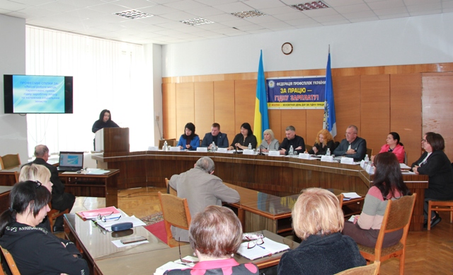 У Запорізькій облпрофраді відбулося засідання   „круглого столу” з нагоди Всесвітнього дня дій за гідну  працю та Міжнародного дня боротьби з бідністю