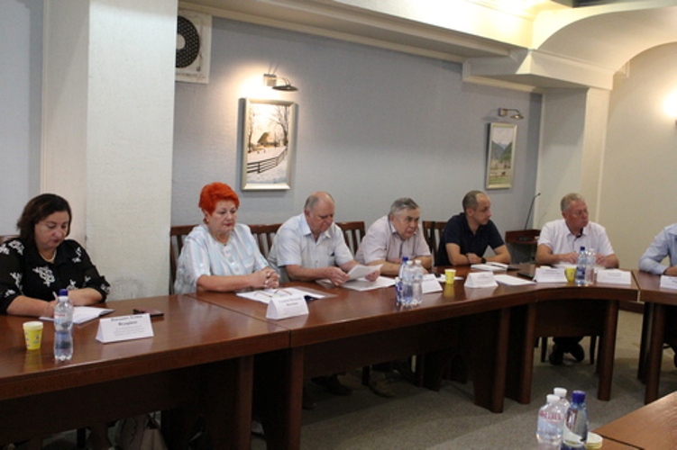 У Закарпатті з участю профспілок відбулося публічне обговорення проєкту закону України "Про колективні трудові спори"
