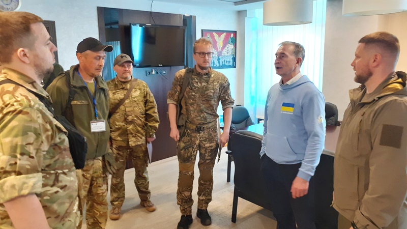Григорій Осовий зустрівся з групою військовослужбовців – захисників України