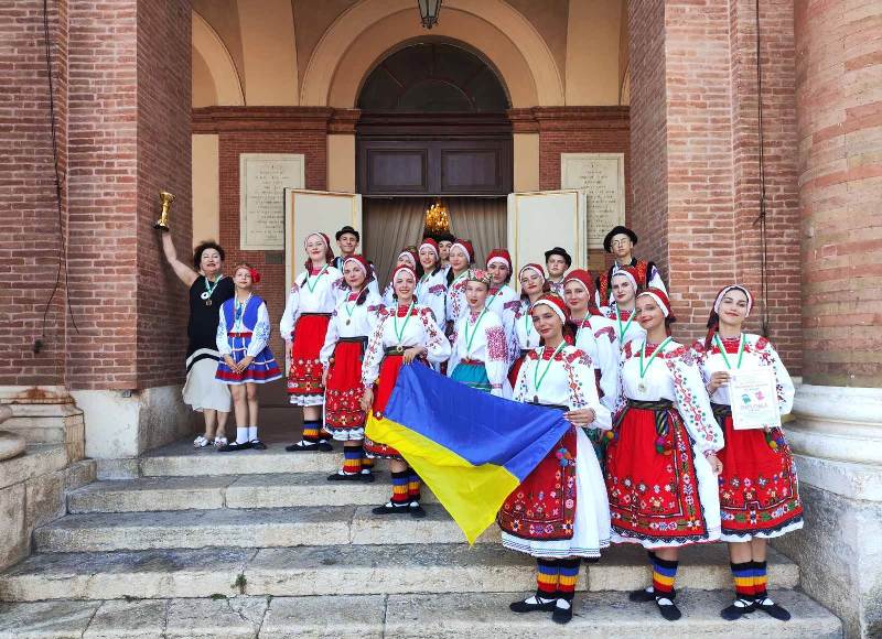 ЗАКАРПАТТЯ. Профспілковий хореографічний колектив "Веселка" переміг на Міжнародному конкурсі в Італії 
