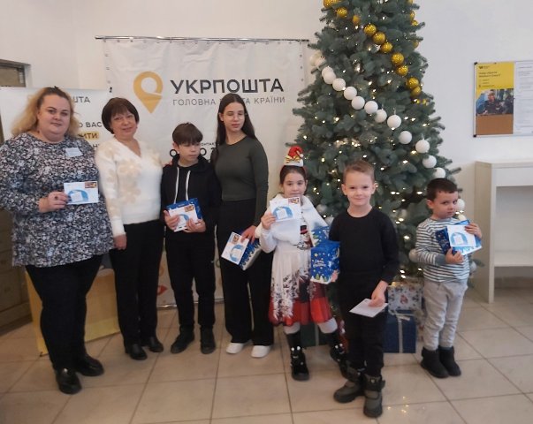 У Закарпатті з участю профспілки у відділенні Укрпошти відбулося спецпогашення благодійної поштової марки "Лист Святому Миколаю"