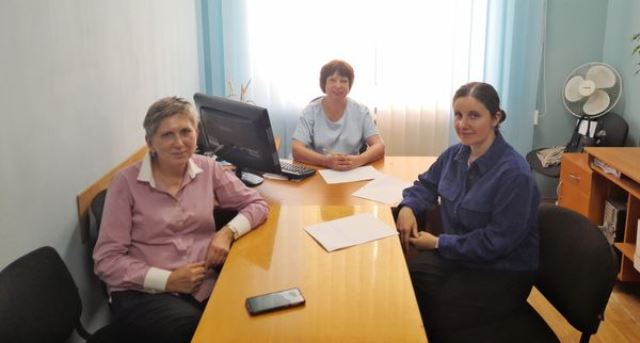 ГРОШОВУ БЛАГОДІЙНУ ДОПОМОГУ ВІД ПРОФСПІЛКИ ГРУПИ ПОШТИ ЯПОНІЇ ВРУЧЕНО У ЗАКАРПАТТІ ЗА СПРИЯННЯ ОБ"ЄДНАНОЇ ПРОФСПІЛКОВОЇ ОРГАНІЗАЦІЇ УКРПОШТИ