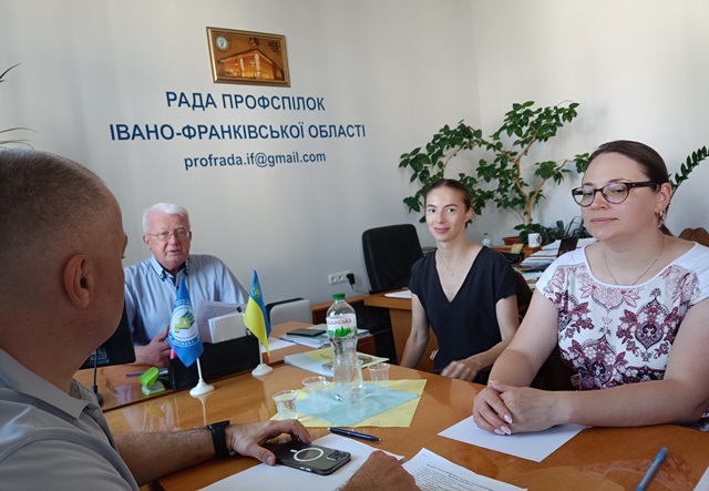 Діалогова зустріч з нагоди Дня Конституції України на Прикарпатті