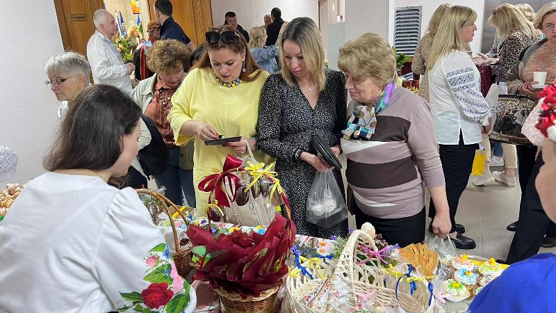 КИЇВ. Благодійний ярмарок у будинку профспілок м.Києва 