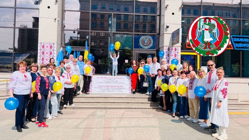 Київська міськпрофрада провела флешмоб до Дня вишиванки  