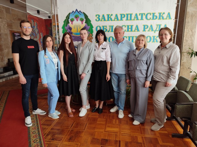 Закарпатська обласна профорганізація працівників державних установ провела зустріч молоді та навчальний семінар