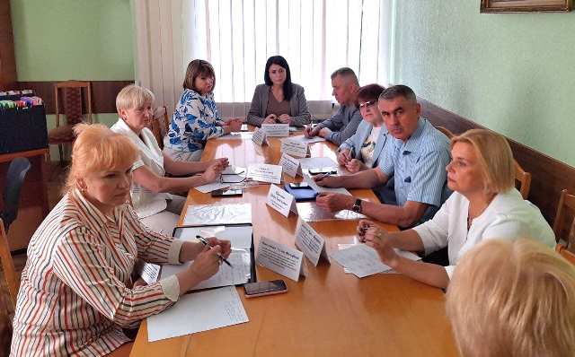 Де працювати, кому працювати і за що працювати?