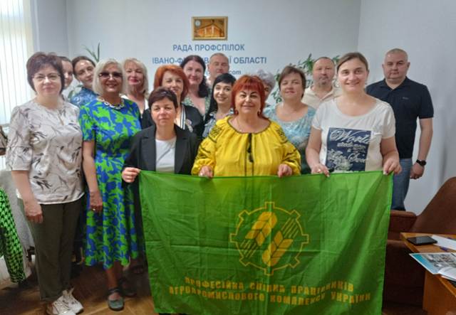 ПРИКАРПАТТЯ. На засіданні Ради обласної організації Профспілки працівників АПК підбито підсумки роботи 