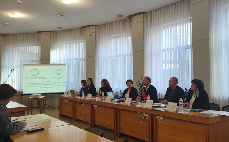 Розглянуто атуальні питання щодо формування архівів профспілкових організацій