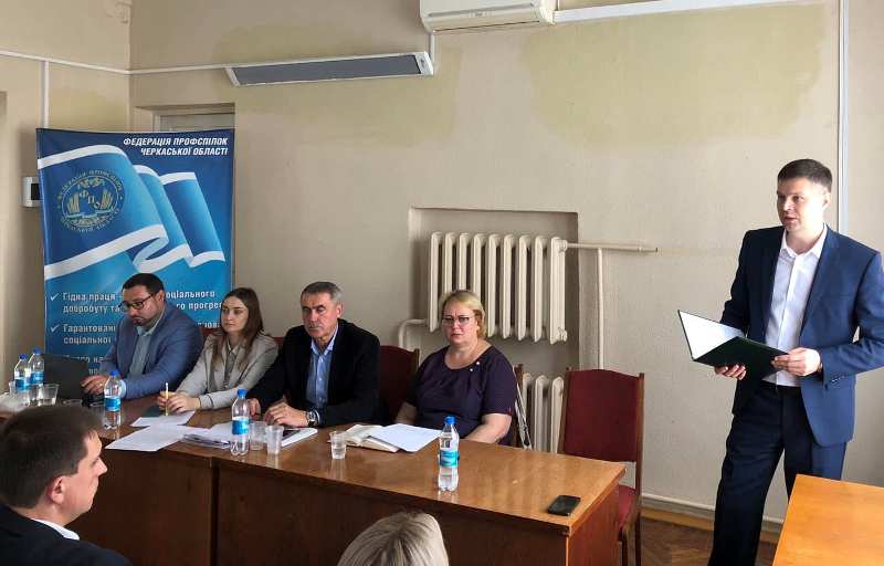 Профспілки Черкащини провели круглий стіл до Всесвітнього дня дій за гідну працю