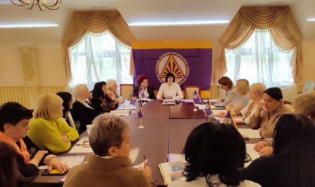 НА ПЛЕНУМІ ЗАКАРПАТСЬКОЇ ОБЛАСНОЇ ПРОФСПІЛКОВОЇ ОРГАНІЗАЦІЇ ПРАЦІВНИКІВ ДЕРЖАВНИХ УСТАНОВ - ПРО СОЦІАЛЬНО-ЕКОНОМІЧНИЙ ЗАХИСТ СПІЛЧАН