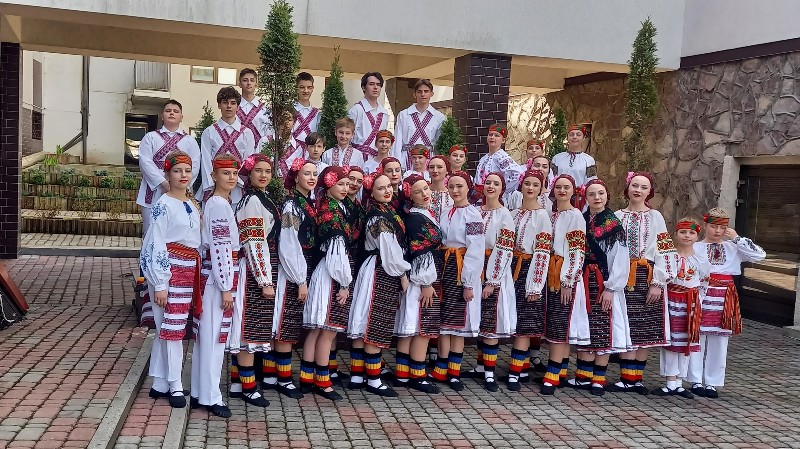 Профспілковий ансамбль танцю "Веселка" із Закарпаття здобув перемогу у трьох вікових категоріях на міжнародному конкурсі мистецтв "Gold art fest" у місті Яремче