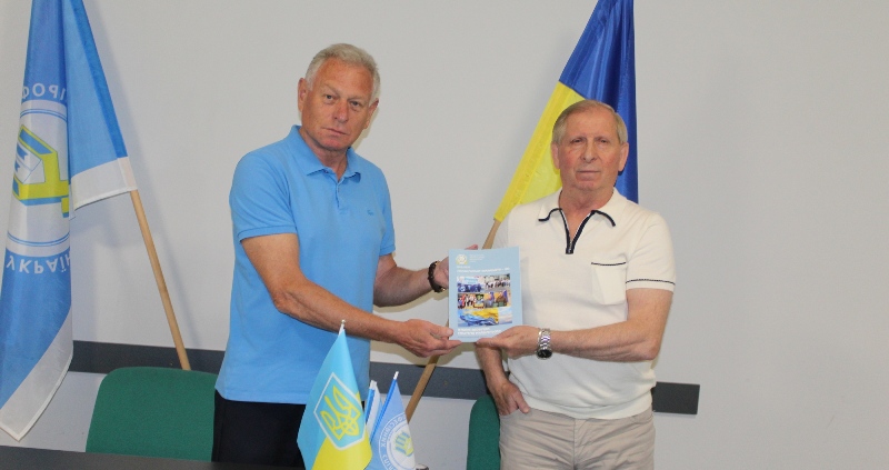 Закарпатська облпрофрада і обласна організація роботодавців підписали угоду про співпрацю
