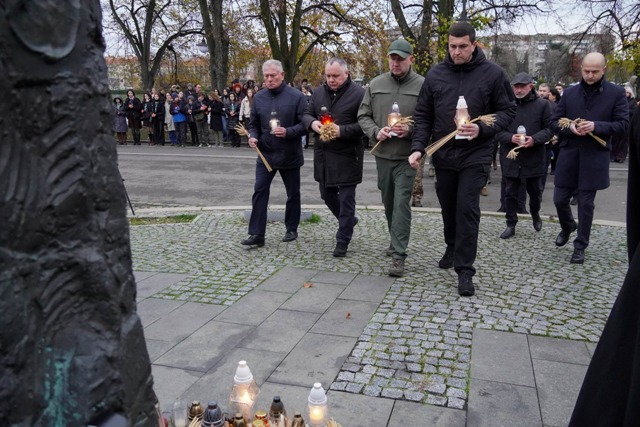 У ЗАКАРПАТТІ ЗА УЧАСТІ ПРОФСПІЛОК ВШАНУВАЛИ ПАМ'ЯТЬ ЖЕРТВ ГОЛОДОМОРУ 1932–1933 РОКІВ