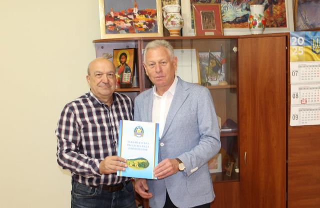 НАГОРОДУ ЗАКАРПАТСЬКОЇ ОБЛАСНОЇ РАДИ ПРОФСПІЛОК ВРУЧЕНО ВІДОМОМУ ДІЯЧУ КУЛЬТУРИ