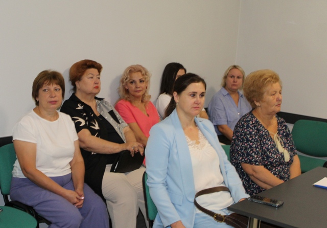 На засіданні Президії Закарпатської облпрофради: про оздоровлення спілчан та їх дітей, відзначення Всесвітнього дня дій за гідну працю та соціальне партнерство