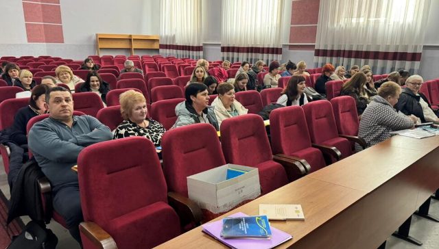 СТАРТ ДО ЛІДЕРСТВА: НА ЗАКАРПАТТІ ПРОХОДИТЬ НАВЧАННЯ ОСВІТЯН - ВПЕРШЕ ОБРАНИХ ГОЛІВ ПЕРВИННИХ ПРОФСПІЛКОВИХ ОРГАНІЗАЦІЙ