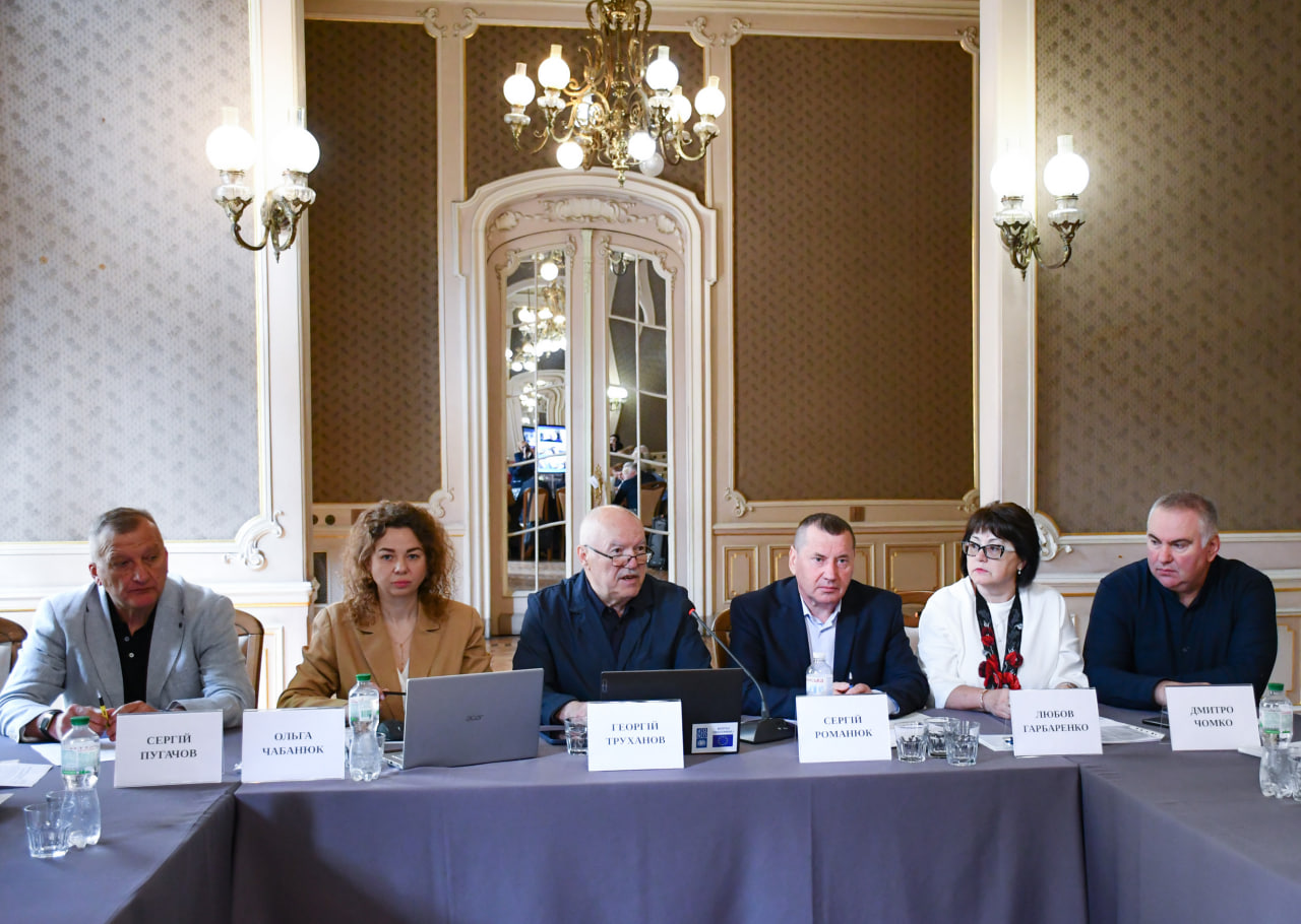 Справедлива оплата праці освітян: лідери обласних організацій обговорили результати дослідження