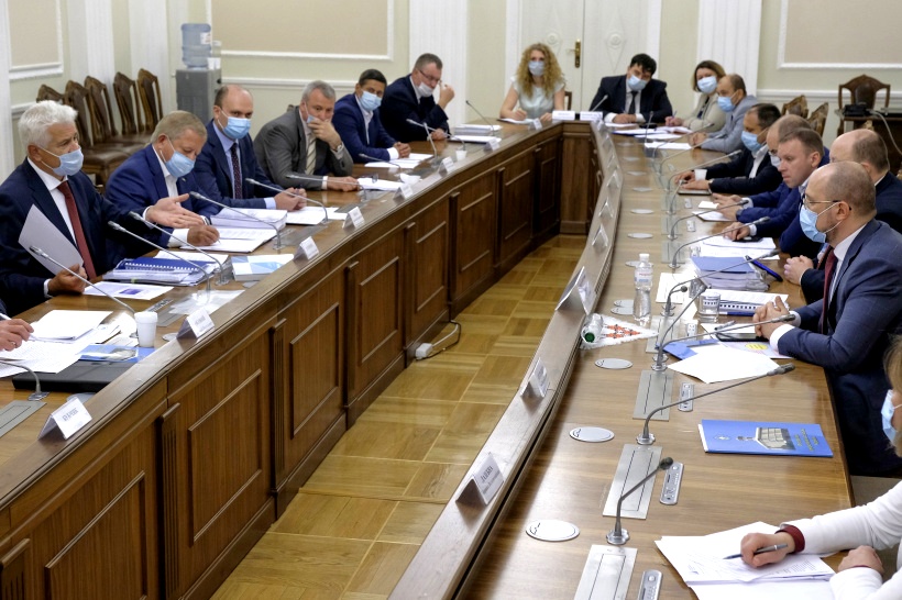 СОЦІАЛЬНИЙ ДІАЛОГ. Профспілки і роботодавці обговорили з Головою Уряду найважливіші питання, що турбують зараз людей 