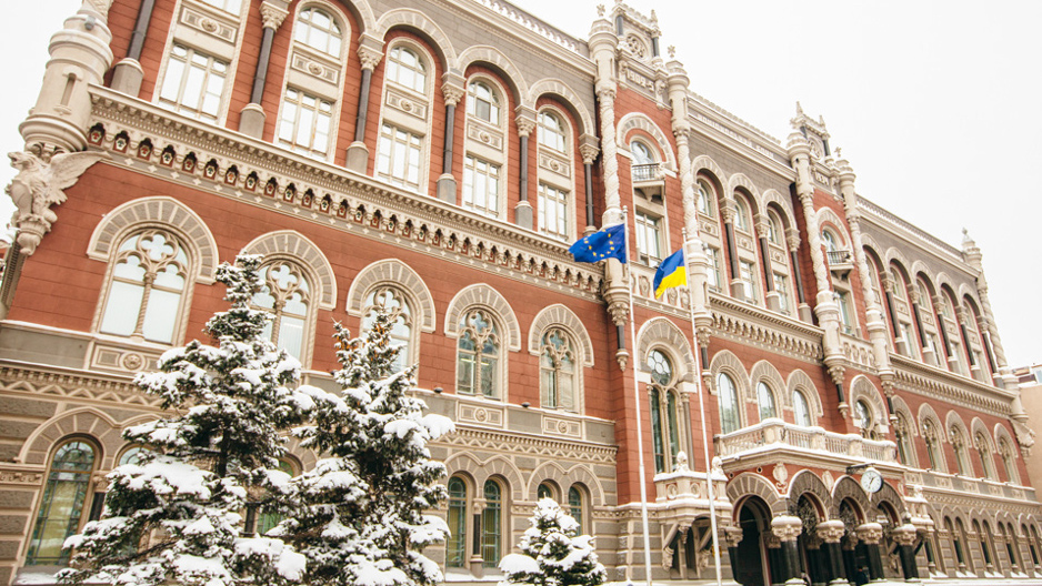 Які зарплати отримав топменеджмент держбанків у грудні 2021