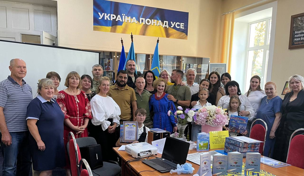Моє життя з тобою і для тебе, моя найкраща, мамо-Україно!»: у Будинку офіцерів презентували поетичну збірку Ірини Родченко «Цілую небеса»